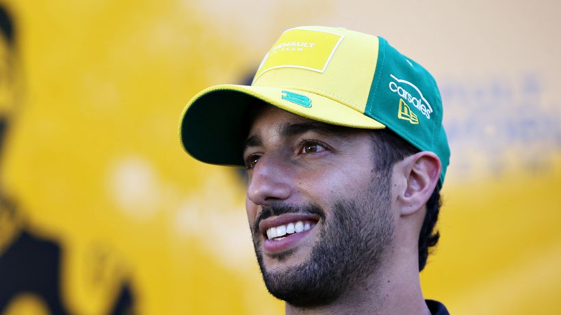 Daniel Ricciardo mette subito un paletto