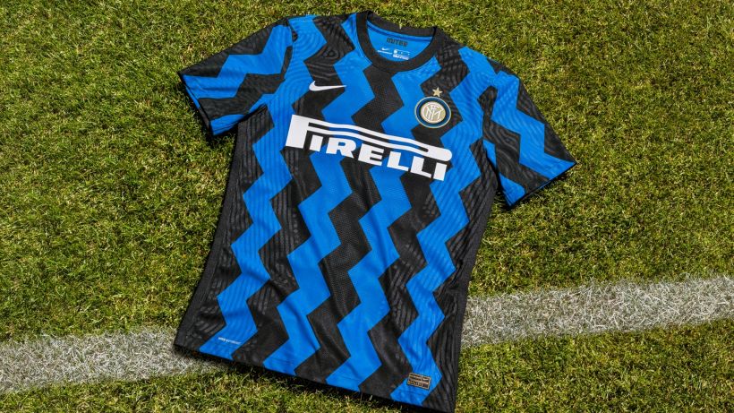 La maglia dell'Inter nel 2020/21: nerazzurra a zig zag