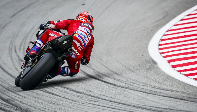 Valentino Rossi-Marquez, polemiche dopo lo scontro sfiorato