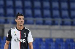 Feste e doppio tampone, Cristiano Ronaldo di nuovo nella bufera