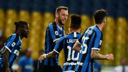 Inter, seconda maglia bianca con quadri nerazzurri