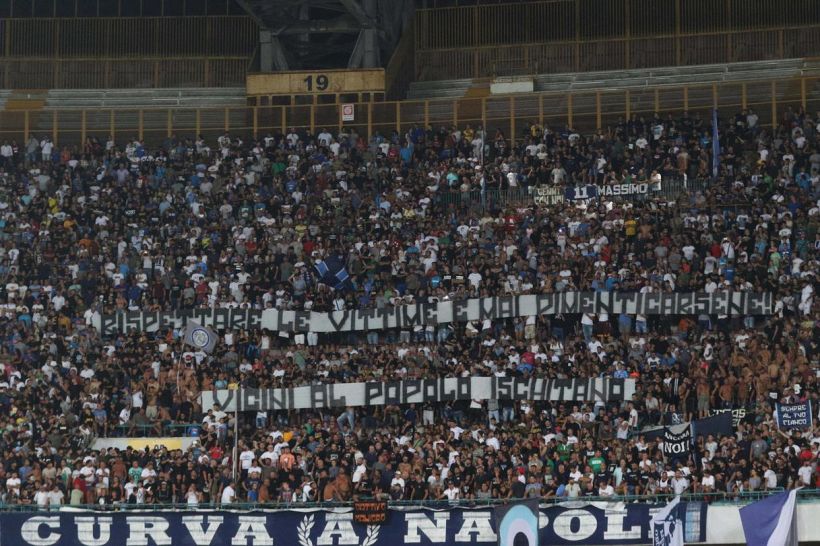 Napoli ribolle di rabbia, i tifosi si scagliano contro il nuovo core 'ngrato