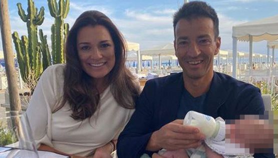 Alena Seredova mostra la sua Vivienne tra le braccia del papà