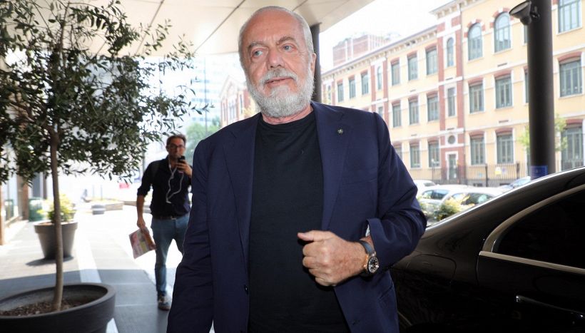 De Laurentiis balla negli spogliatoi, i tifosi lo attaccano