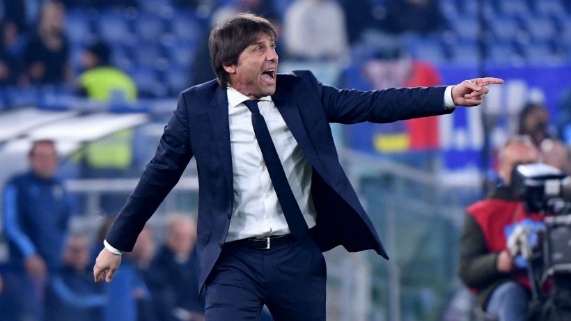 Conte compie gli anni, gli auguri della Juve dividono i tifosi