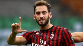 Milan, Calhanoglu risponde alle voci di mercato