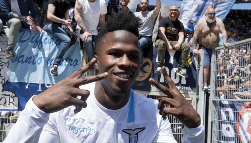 Keita Balde Diao paga vitto e alloggio a 150 braccianti: il gesto