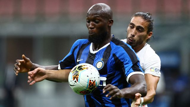 L'Inter sbatte sui pali e regala il match point alla Juventus
