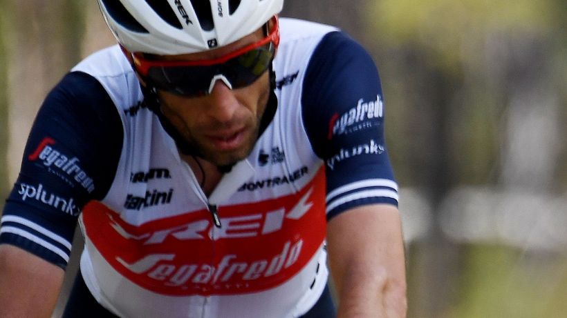 Paura per Nibali: contusione costale, Giro d'Italia a rischio
