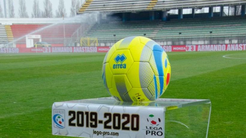 La Reggiana torna in Serie B, Bari battuto