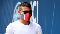 Premier, Thiago Silva nei guai dopo aver dato la maglia a un operaio