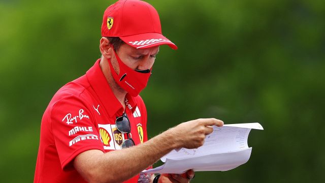 F1: Ferrari, polemica su Vettel: "Pagatelo per non correre"