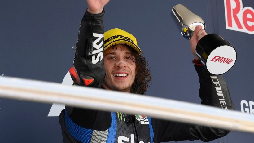 Il team VR46 fa il bis: Bezzecchi trionfa in Moto2