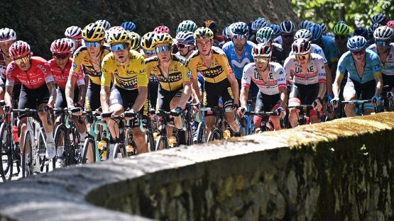 Tour, al secondo positivo via la squadra