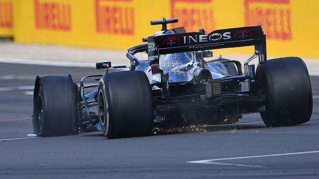 F1, Silverstone: Hamilton vince su tre ruote, podio d'oro per Leclerc