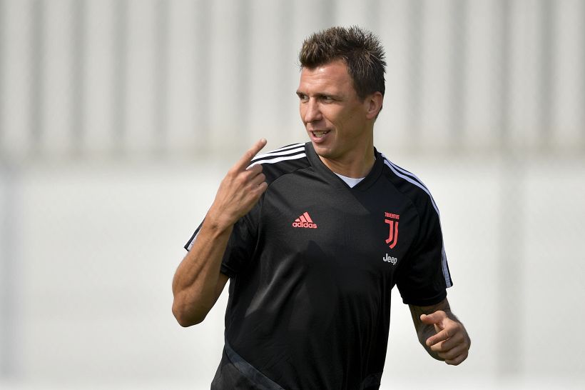 Milan, trovata l'alternativa a Mandzukic: i tifosi si schierano