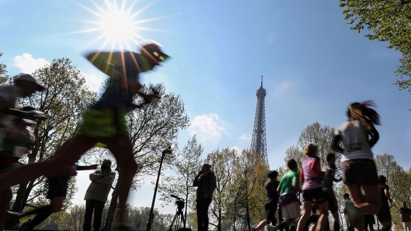 Coronavirus, cancellata la maratona di Parigi