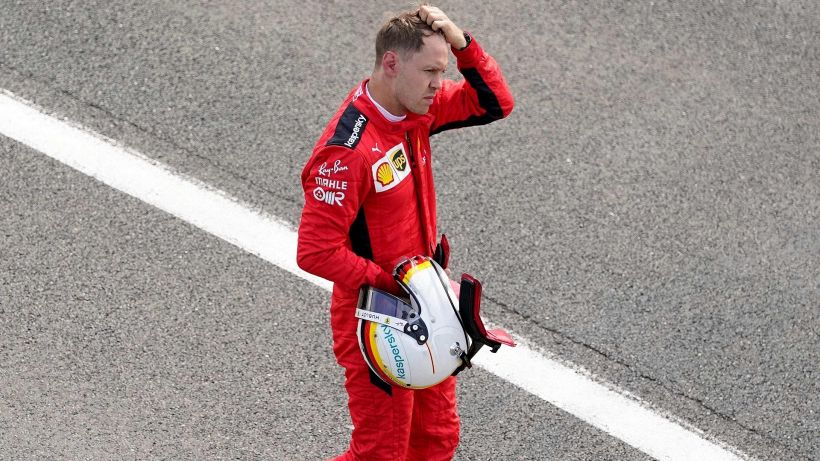 Ferrari, Vettel esplode: "Non so cosa succede". Leclerc contento