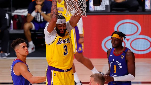 NBA, i Lakers dominano Denver in gara 1