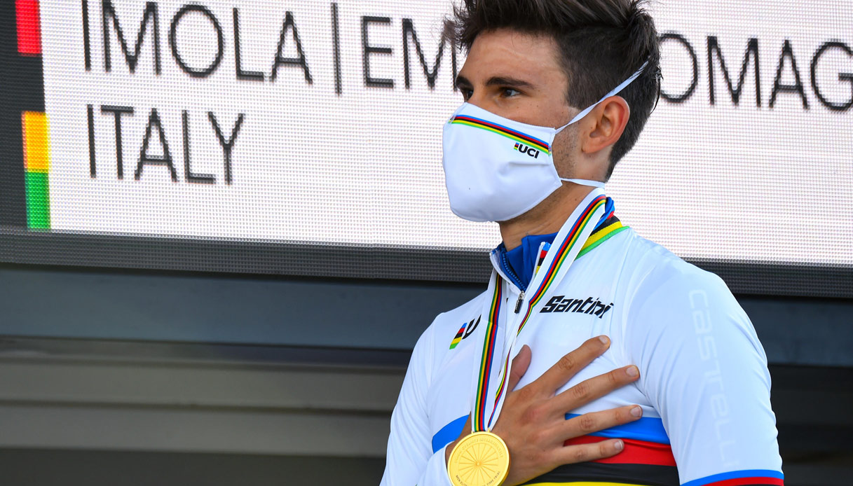 Ciclismo: la gioia di Filippo Ganna, campione del mondo a Imola