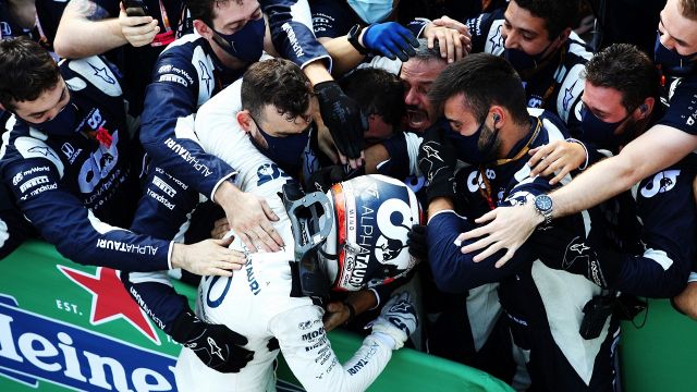 F1, Gp di Monza pazzo: vince Gasly, Sainz secondo. Ferrari ritirate