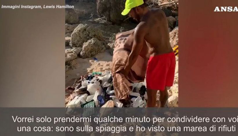 Lewis Hamilton mostra in un video i rifiuti raccolti in spiaggia