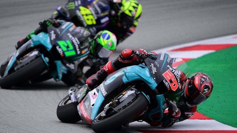 MotoGp: gioia Quartararo, Valentino Rossi cade e si dispera