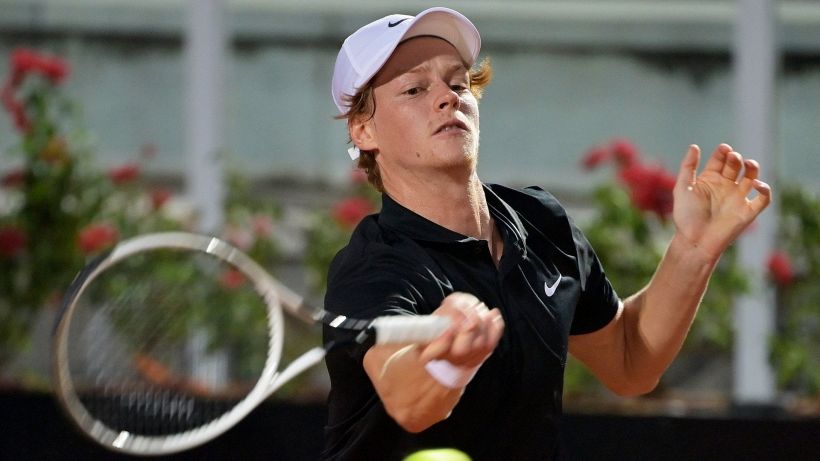 Sinner rimonta De Minaur: semifinale a Sofia