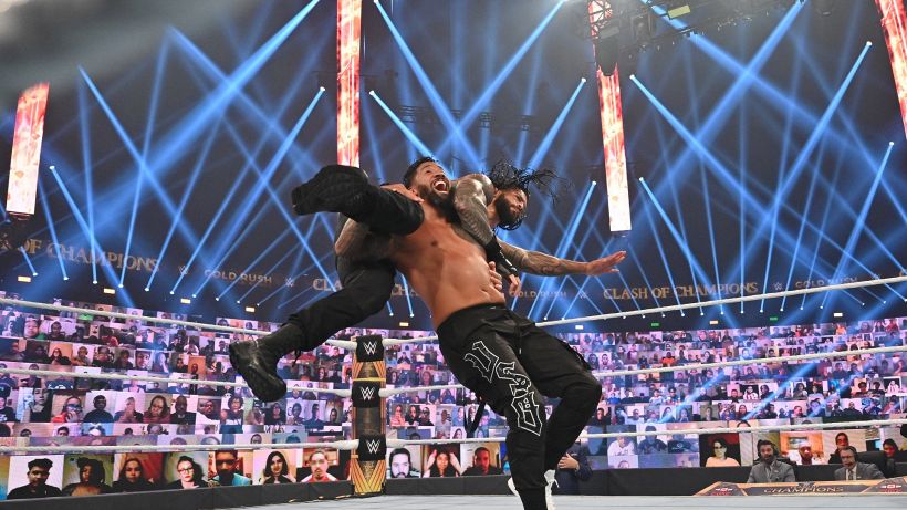 WWE, Roman Reigns resta Universal Champion