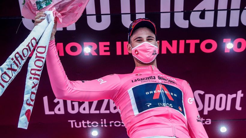Giro d'Italia, subito Jana: trionfo di tappa e prima maglia rosa