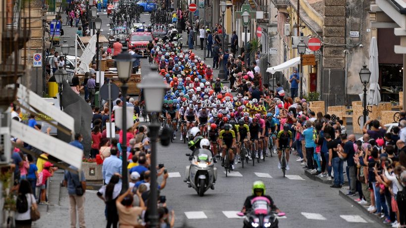 L'Etna stravolge il Giro d'Italia: crolla Thomas, bene Nibali