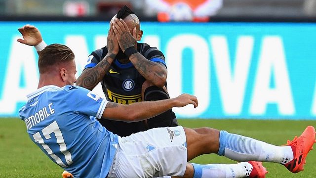 Serie A, Lazio-Inter 1-1: pari e polemiche. Due espulsi