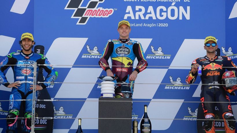 Moto2, cadono Marini e Bezzecchi: vince Lowes