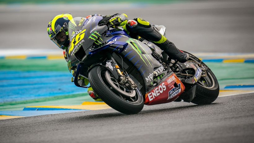 MotoGp, Quartararo in pole davanti alle Ducati. Dietro Valentino Rossi