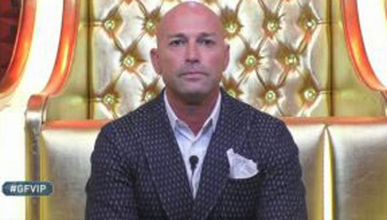 Grande Fratello Vip, l'inciampo di Bettarini: squalifica record