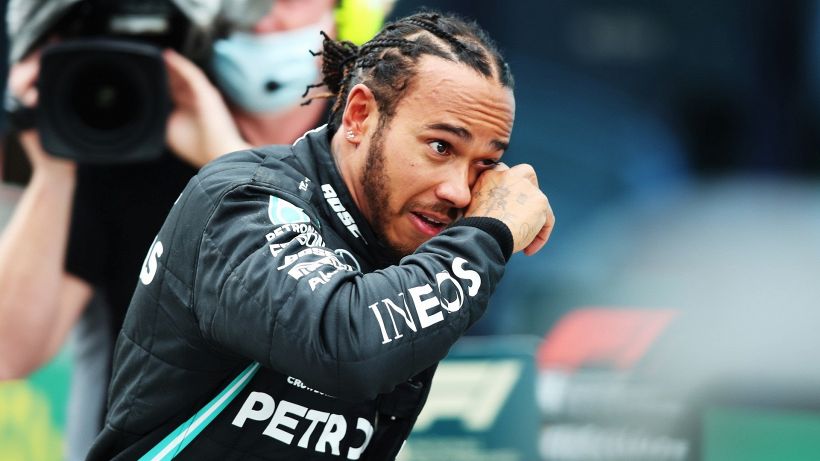 F1, Lewis Hamilton scoppia in lacrime: le parole dopo il trionfo