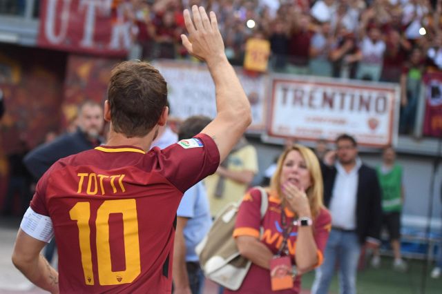 Totti: prima tv tra emozioni, polemiche e gaffe