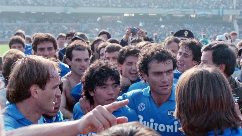 Napoli, quarta maglia con la Roma: omaggio a Maradona