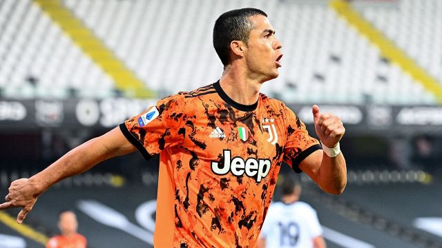 Juve, Cristiano Ronaldo entra e vince la partita: poker allo Spezia