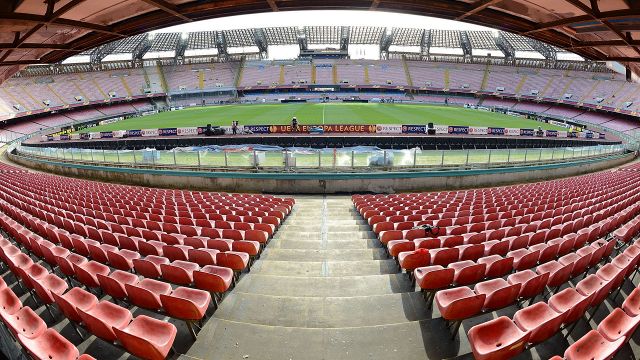 Napoli, l'omaggio finale a Maradona: "Intitoliamogli il San Paolo"