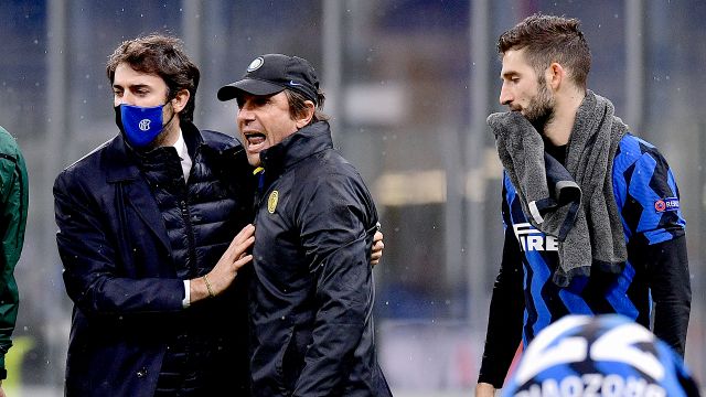 Flop Inter, la rabbia dei tifosi contro Antonio Conte