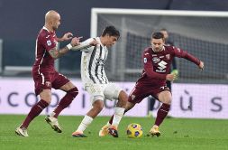 Foto con maglia Dybala scatena la bufera: scuse non accettate