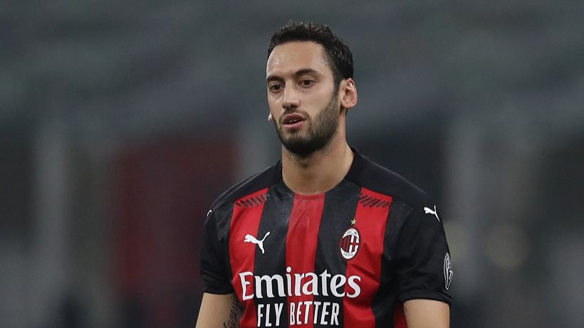 Inter, ufficiale Calhanoglu: insulti social dai tifosi del Milan