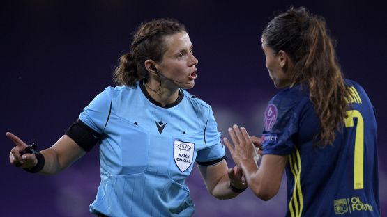 Una donna arbitro anche in Europa League