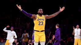 NBA, il più pagato è sempre LeBron James