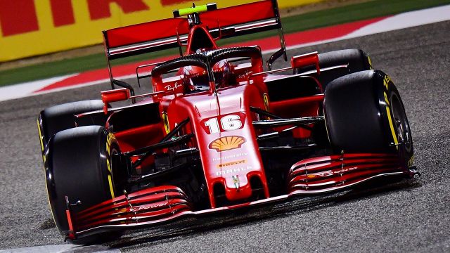 F1: Ferrari troppo indietro, Leclerc va ko. Russell come Hamilton