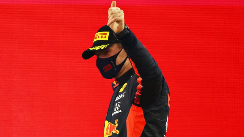 F1, sorpresa Verstappen: pole ad Abu Dhabi, Ferrari a picco