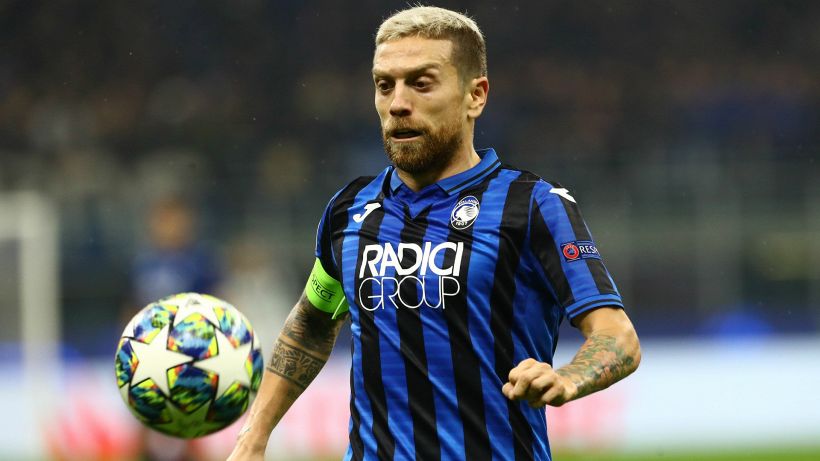 Atalanta, striscione dei tifosi con abbraccio Gomez-Gasperini