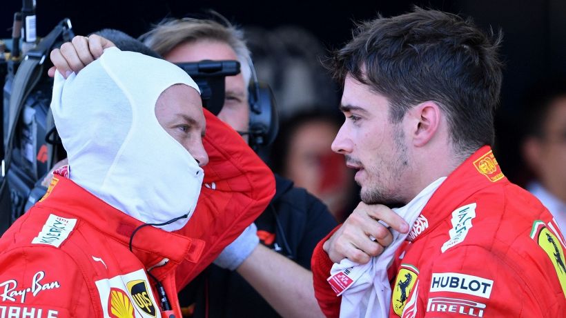 Formula 1, in Ferrari, tutto è nero: Vettel è così intenso, Leclerc china la testa