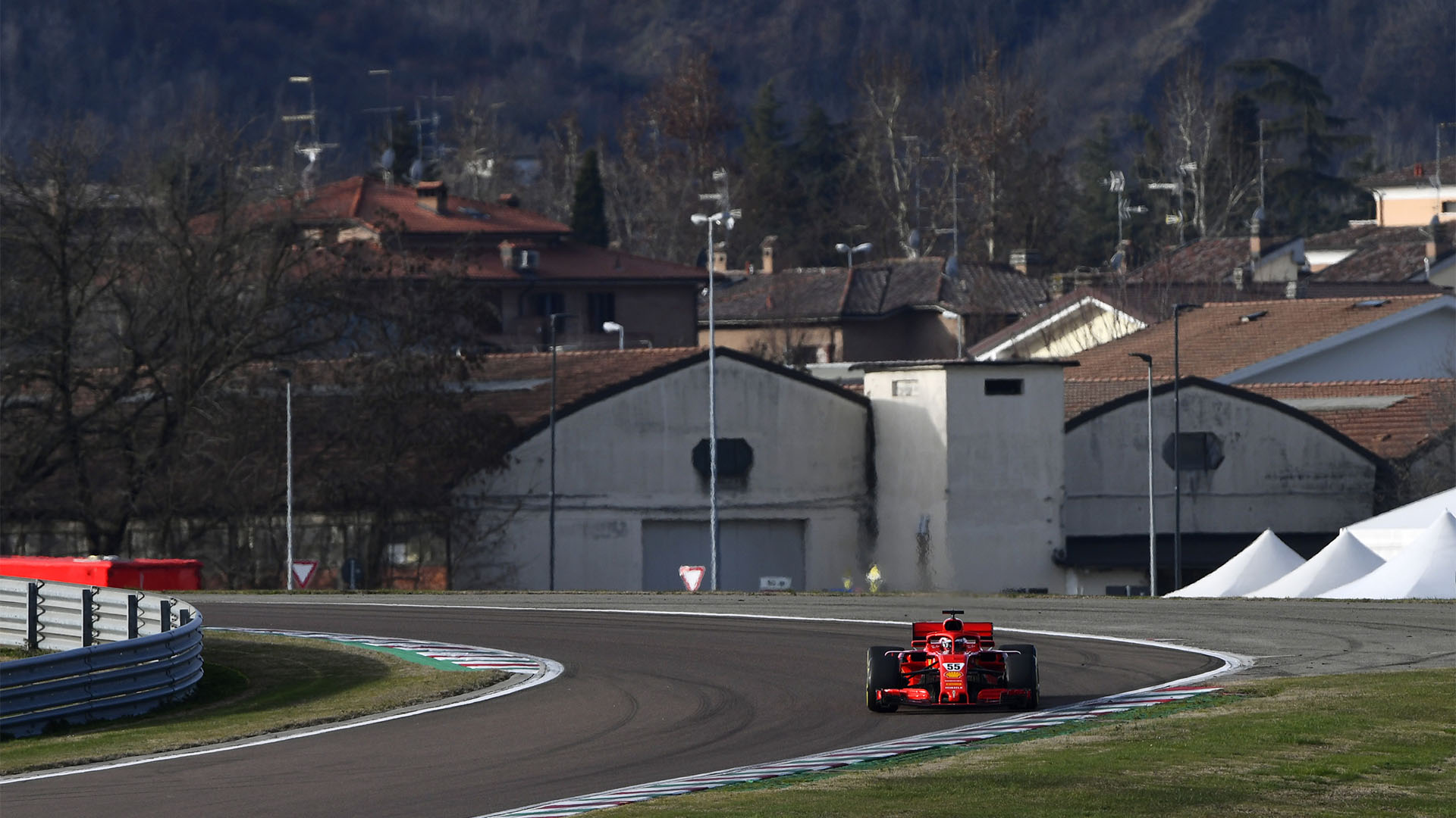 Le foto dei primi test di Carlos Sainz in Ferrari